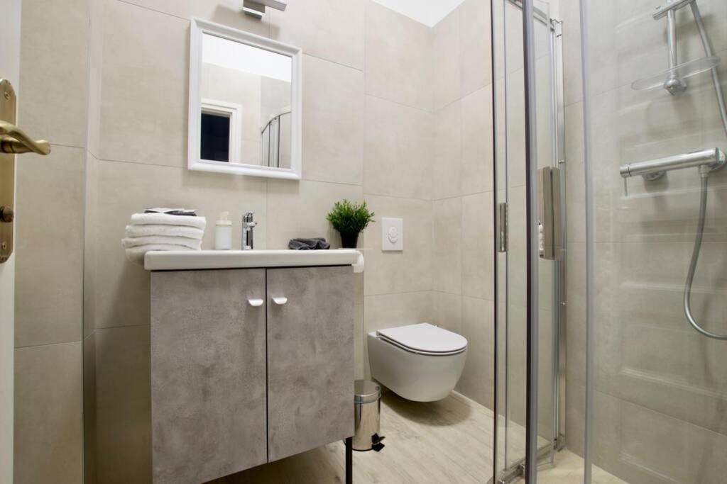 Premium Apartment By Hi5 - Astoria 4 Bedroom Budapest Exterior photo