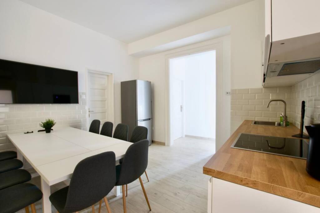 Premium Apartment By Hi5 - Astoria 4 Bedroom Budapest Exterior photo