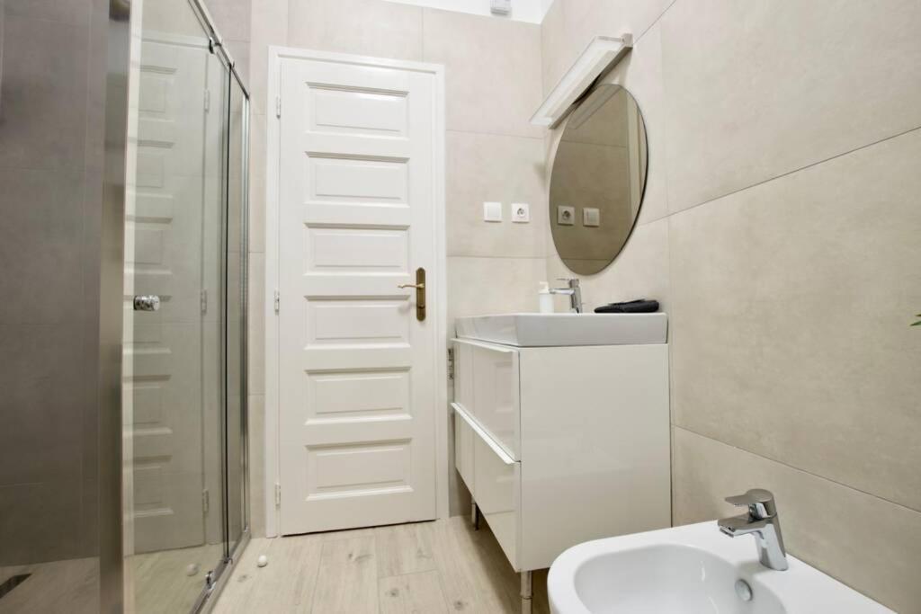 Premium Apartment By Hi5 - Astoria 4 Bedroom Budapest Exterior photo